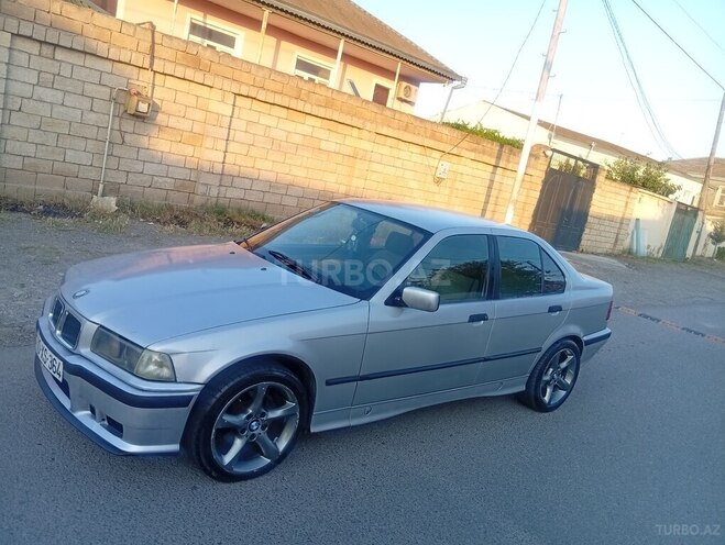 BMW 318-9