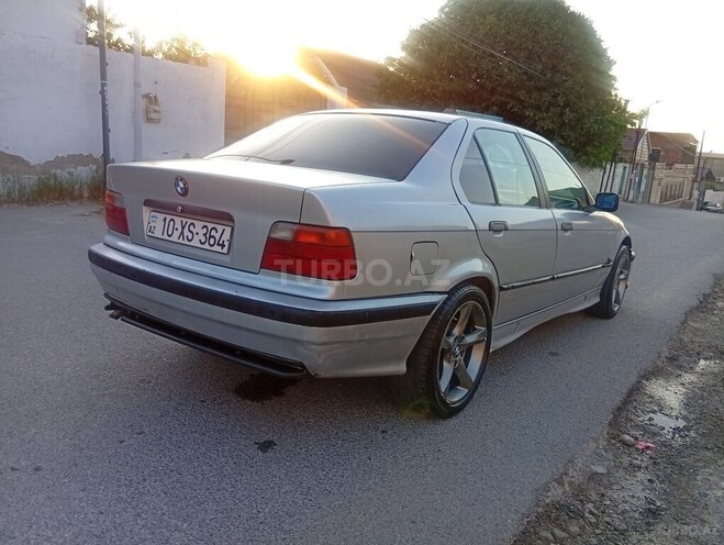 BMW 318-12