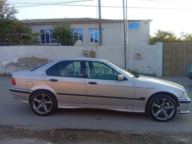 BMW 318-15