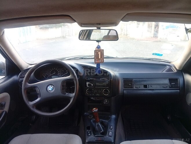 BMW 318-17