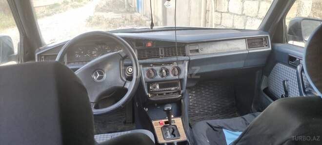 Mercedes 190-12