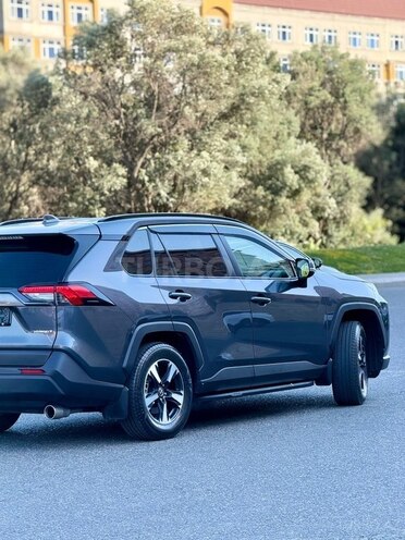 Toyota RAV4-6