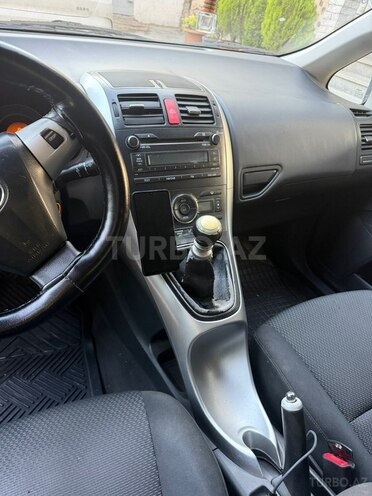 Toyota Auris-2