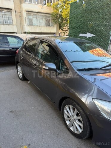 Toyota Auris-4