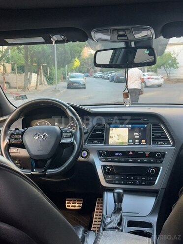 Hyundai Sonata-13