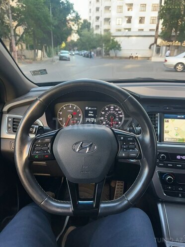 Hyundai Sonata-15