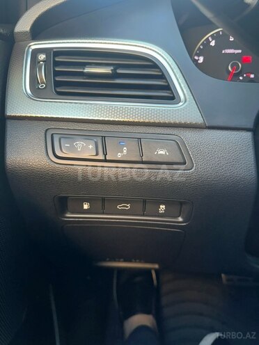 Hyundai Sonata-19
