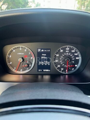 Hyundai Sonata-16
