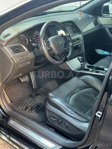 Hyundai Sonata-12