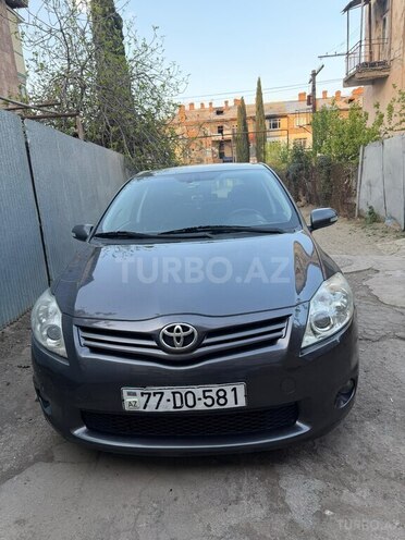 Toyota Auris-1