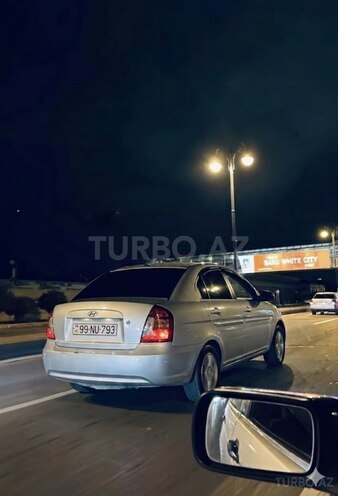 Hyundai Accent-2