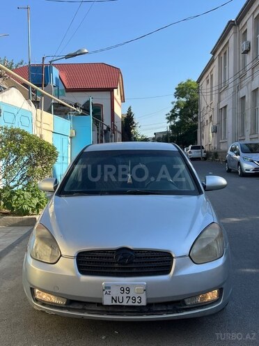 Hyundai Accent-4