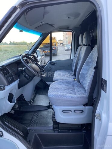 Ford Transit-15