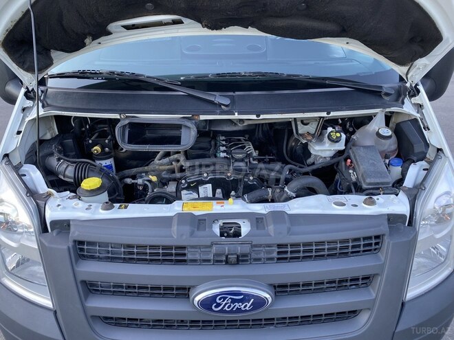Ford Transit-13