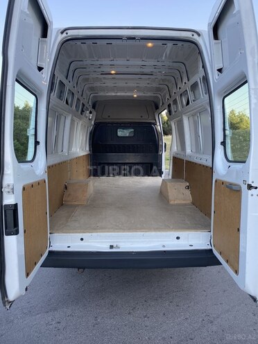 Ford Transit-9