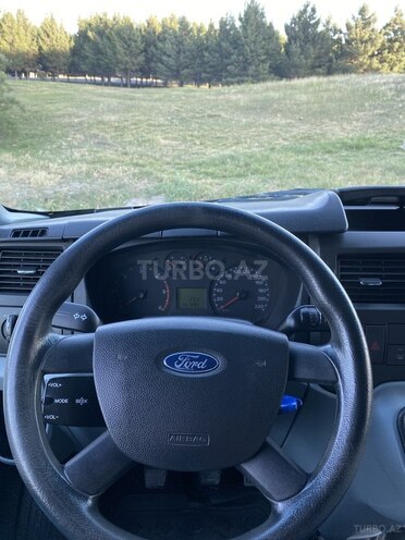 Ford Transit-16