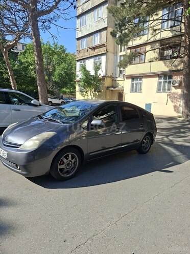 Toyota Prius-12