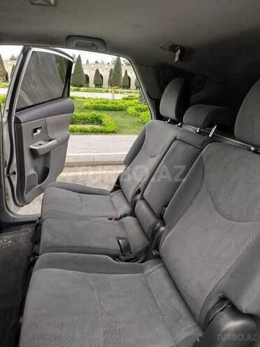 Toyota Prius V-6