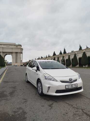 Toyota Prius V-8