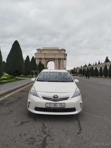 Toyota Prius V-1