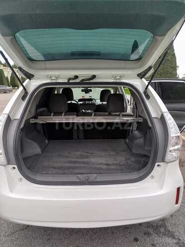 Toyota Prius V-5