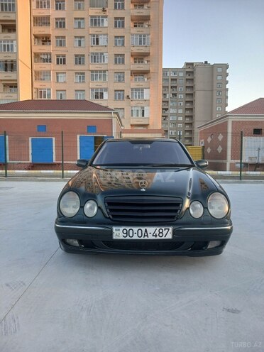 Mercedes E 320-1