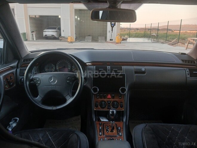 Mercedes E 320-3