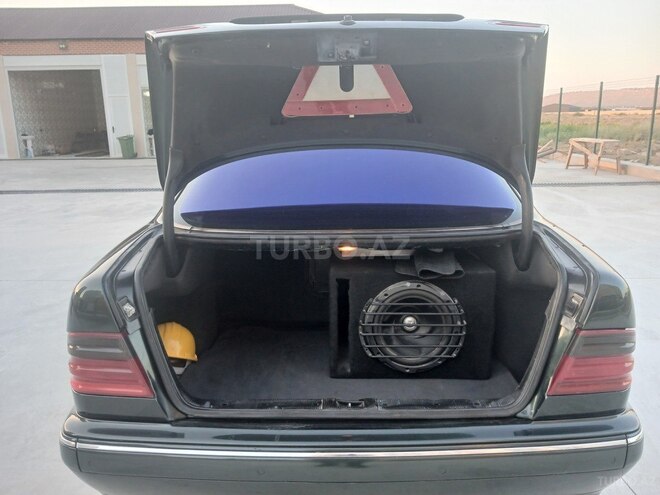 Mercedes E 320-11