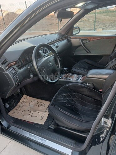 Mercedes E 320-6