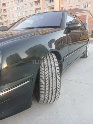 Mercedes E 320-9