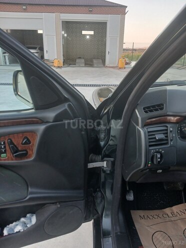 Mercedes E 320-8