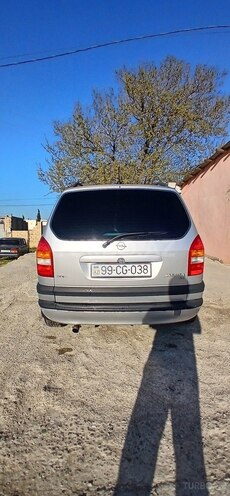 Opel Zafira-8