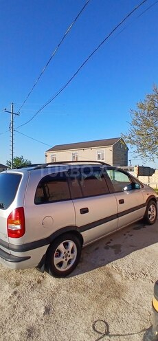 Opel Zafira-11