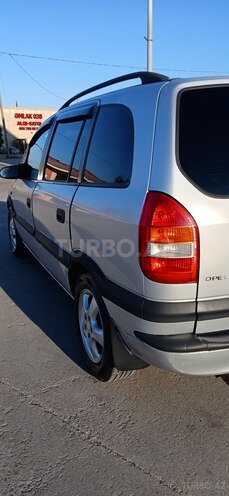 Opel Zafira-5