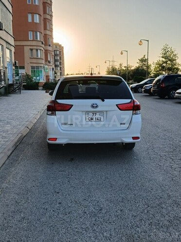 Toyota Corolla Fielder-2
