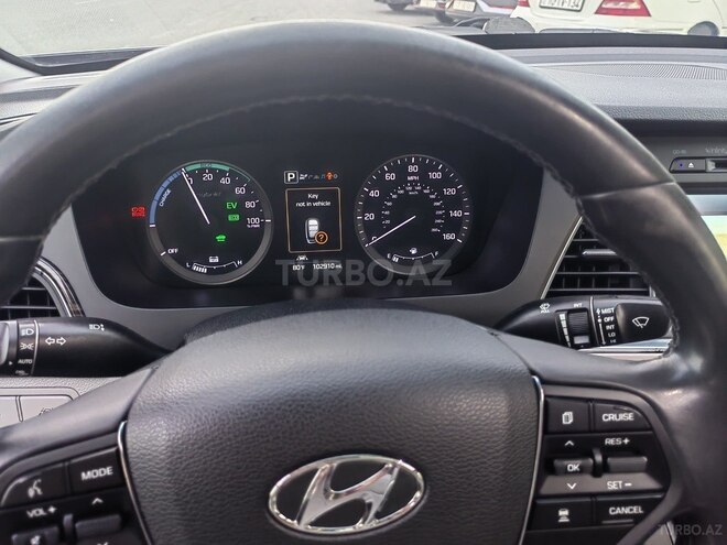 Hyundai Sonata-17