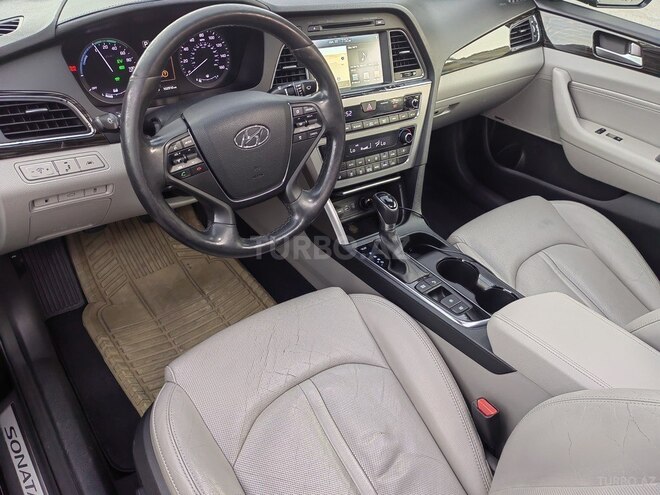 Hyundai Sonata-16