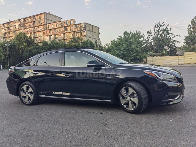 Hyundai Sonata-12