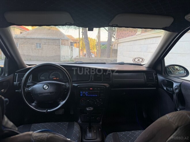 Opel Vectra-3