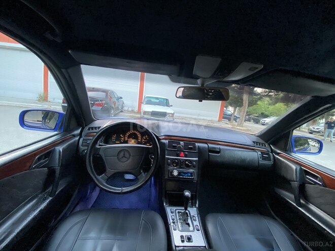 Mercedes E 240-5