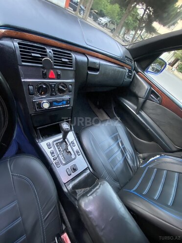 Mercedes E 240-7
