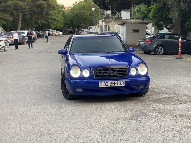 Mercedes E 240-4