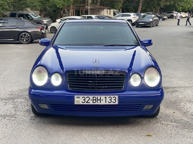 Mercedes E 240-11