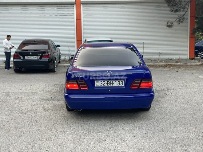 Mercedes E 240-13