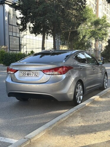 Hyundai Elantra-10