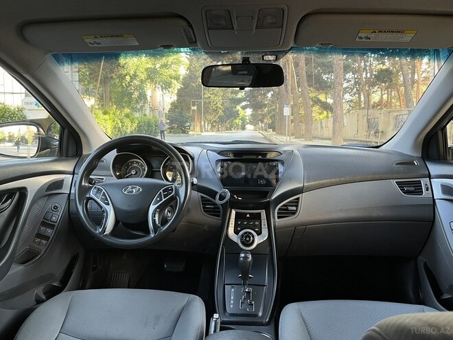 Hyundai Elantra-18