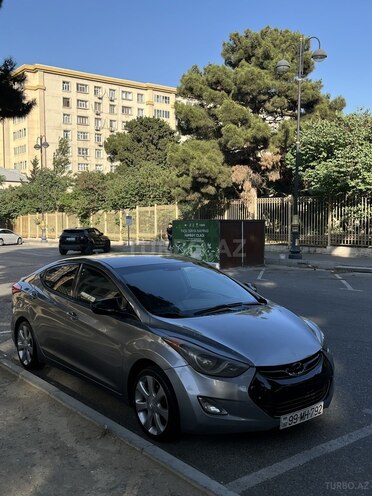 Hyundai Elantra-3