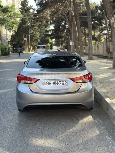 Hyundai Elantra-9