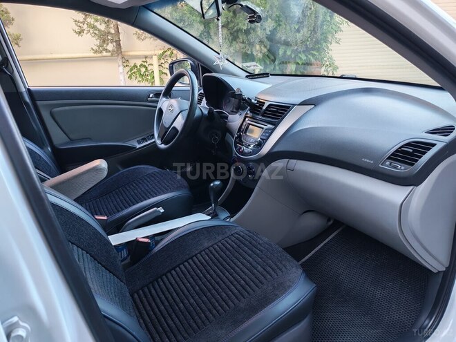Hyundai Accent-5