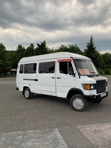 Mercedes 208 D-3